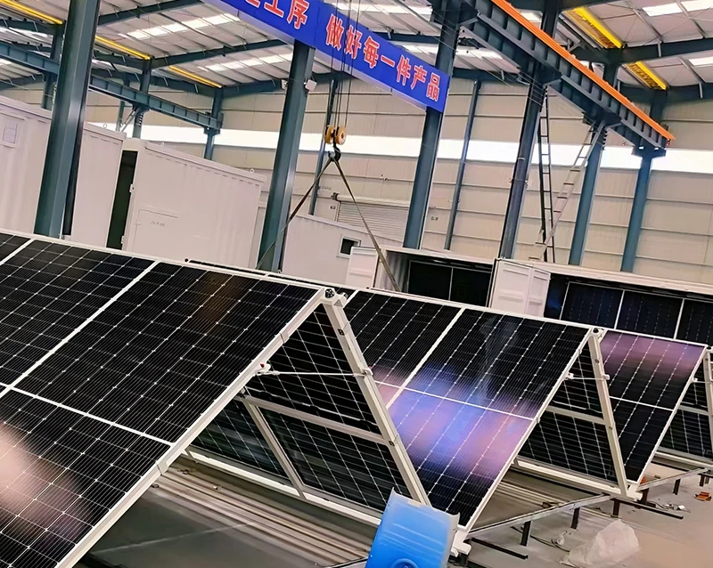 Caba&ntilde;a de generaci&oacute;n autom&aacute;tica de energ&iacute;a con paneles fotovoltaicos m&oacute;viles